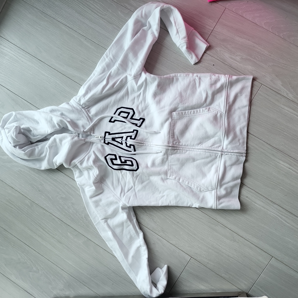 Gap white